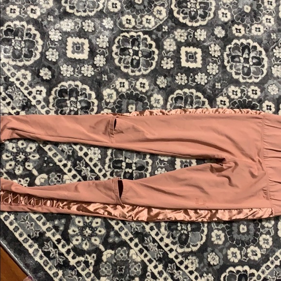 Mauve Pink Puma workout pants - Picture 4 of 4